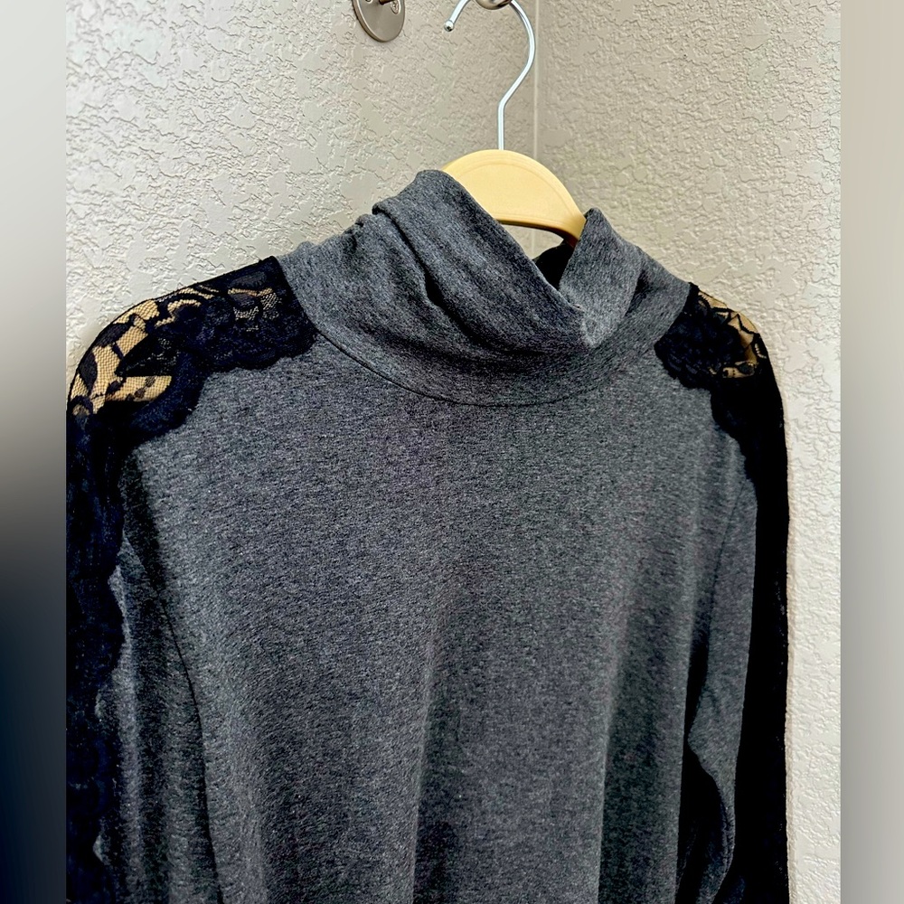 Cache Women’s long sleeve with lace